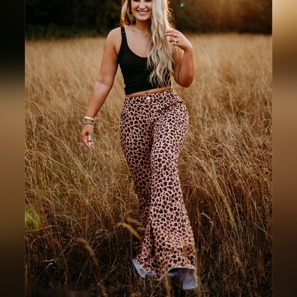 country Journey Boutique Pants - NWT Light Pink Leopard Print Women's Pants
